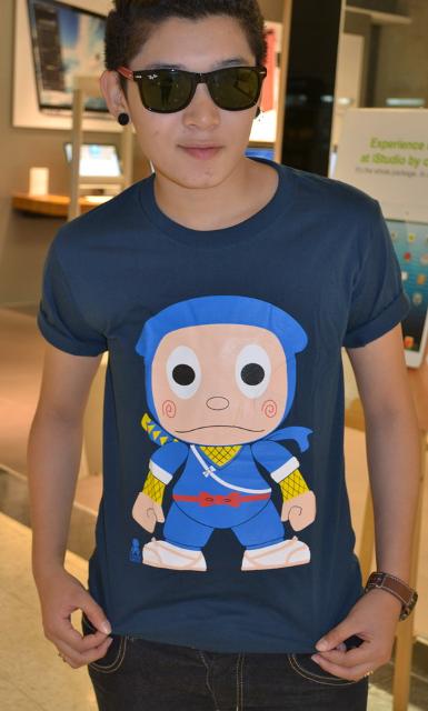 CS0011BB  เสื้อยืดแฟชั่นสกรีนยางลายการ์ตูนฮาโตริ สีกรม   ใส่ได้ทั้งชายและหญิง 